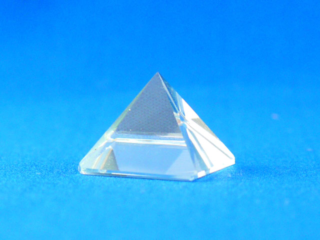 水晶のピラミッド 　【pyramid013】　定型外郵便可