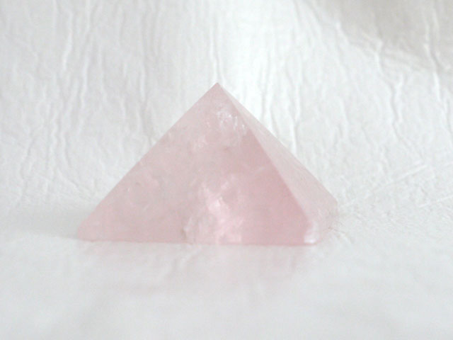 ローズクオーツのピラミッド 　【pyramid021】