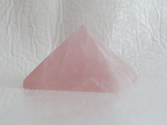 ローズクオーツのピラミッド 　【pyramid026】