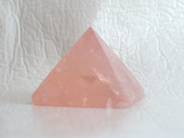 ローズクオーツのピラミッド 　【pyramid029】