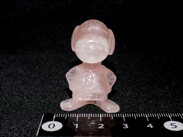 ローズクオーツ鼻の長い犬彫刻　約23グラム