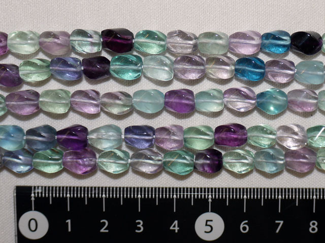 フローライト　ねじり型　約7ミリ×8ミリ