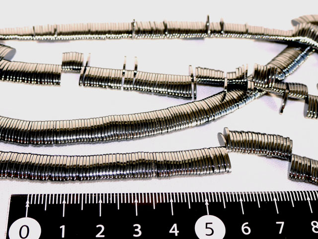 ヘマタイト　小判型　8ミリ×4ミリ×厚み1ミリ