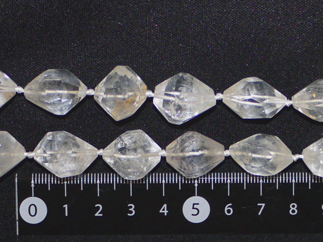 ホーランダイト・イン・クオーツ　タンブル型　約18ミリ