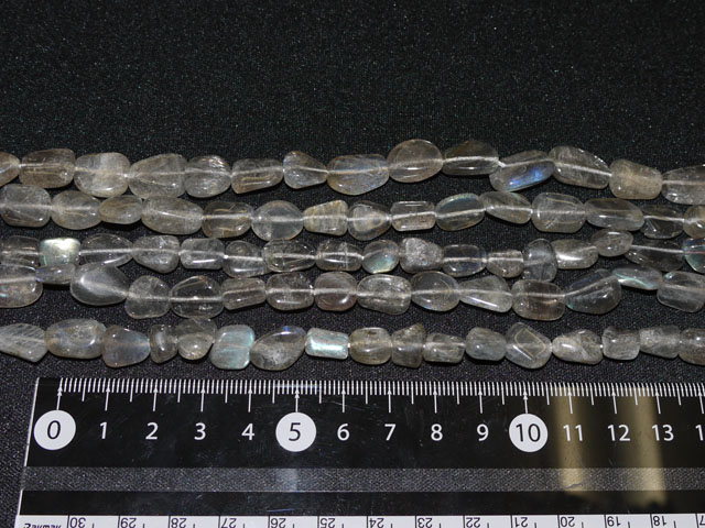 ラブラドライト　タンブル型　約9ミリ×11ミリ×5ミリ