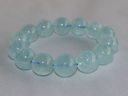 アクアマリンブレスレット　16ミリ玉×14粒　約23センチ