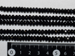 ブラックスピネル　平カット　約6ミリ×3ミリ