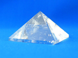 水晶のピラミッド 　【pyramid002】