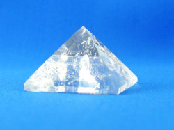 水晶のピラミッド 　【pyramid005】