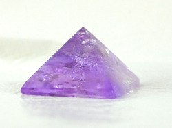 アメジストのピラミッド 　【pyramid019】