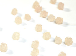 花の彫刻ビーズ　ローズクオーツ　8ミリ　【bz-carving-flower-rose8】【定型外可】