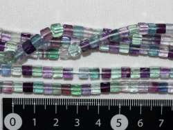 フローライト　キューブ型　約4ミリ