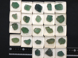 フローライト結晶 ルーマニア Trestia産 カルセドニーafterフローライト(仮晶) – 天然石