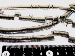 ヘマタイト　小判型　8ミリ×4ミリ×厚み1ミリ