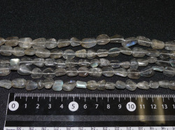 ラブラドライト　タンブル型　約9ミリ×11ミリ×5ミリ