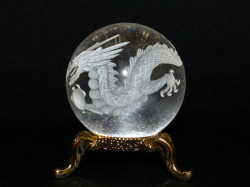 水晶玉30ミリ　彫刻