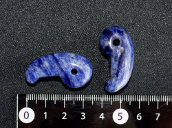 ソーダライト勾玉　35ミリ 【mt0001】【定型外可】