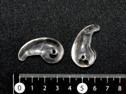 水晶（クラックあり）勾玉　35ミリ　【mt0002】【定型外可】