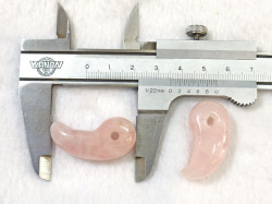 ローズクオーツ勾玉　35ミリ 【mt0005 】【定型外可】