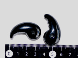 オニキス勾玉　35ミリ 【mt0009】【定型外可】