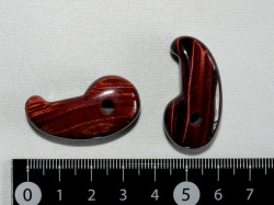 レッドタイガーアイ勾玉　35ミリ 【mt0013】【定型外可】