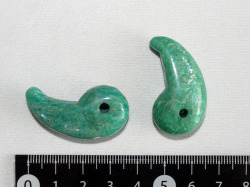 ロシアンアマゾナイト勾玉　35ミリ 【メール便可】