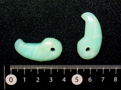 アマゾナイト勾玉　35ミリ 【mt0052】【定型外可】