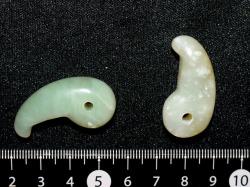 ニュージェイド（サーペンティン）勾玉　35ミリ 【mt0056】【定型外可】