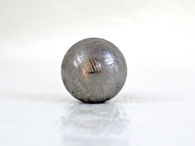 メテオライト（隕石）　 丸玉 （台付）　18ミリ