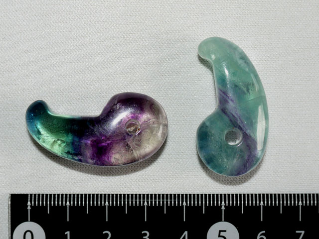 フローライト勾玉　35ミリ 【mt0022】【定型外可】