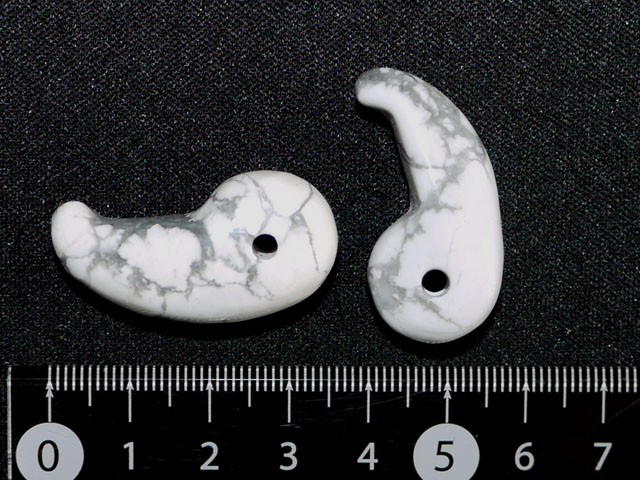 ハウライト勾玉　35ミリ 【mt0024】【定型外可】