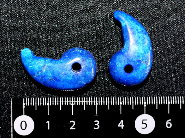 ハウライトラピス勾玉　35ミリ 【mt0027】【定型外可】