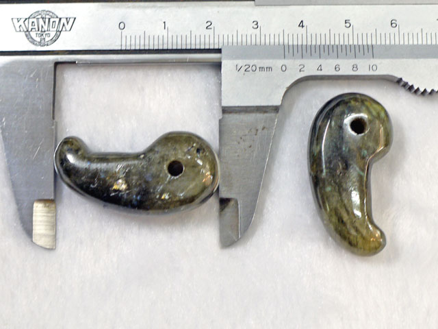 ラブラドライト勾玉　35ミリ 【mt0031】【定型外可】