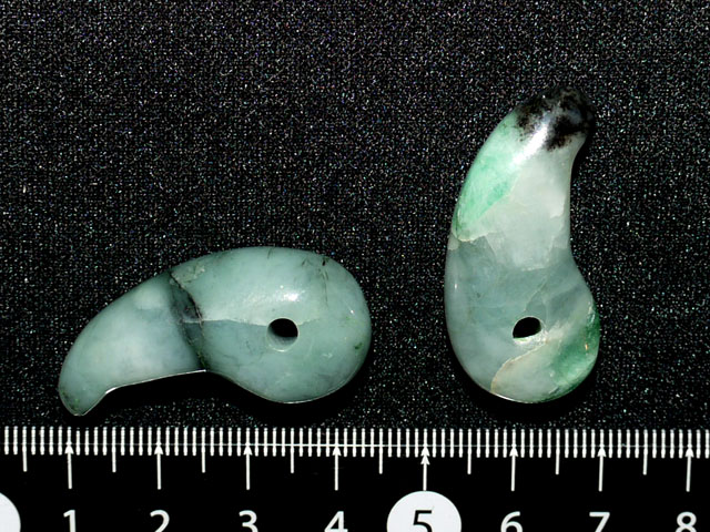 エメラルド勾玉　35ミリ 【mt0043】【定型外可】