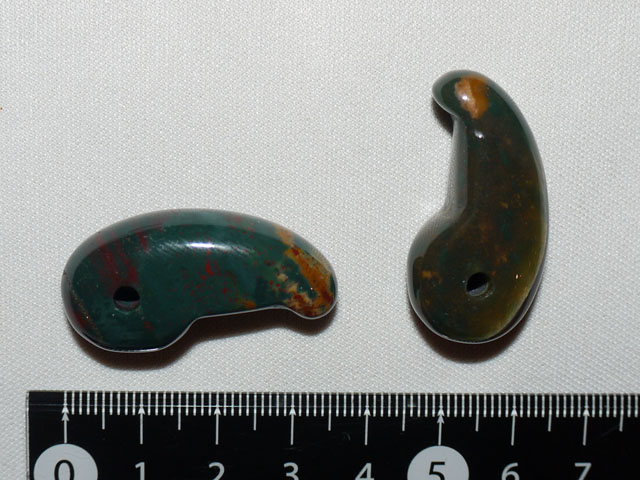 ブラッドストーン勾玉　35ミリ  【mt0048】【定型外可】