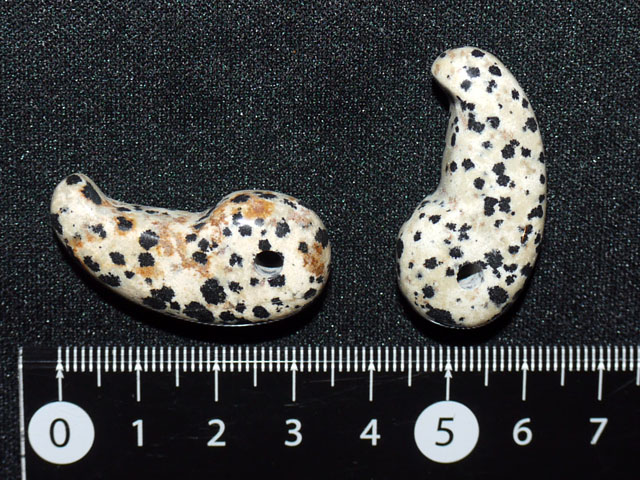 ダルメシアンジャスパー勾玉　35ミリ 【mt0050】【定型外可】