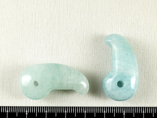 アクアマリンの勾玉　35ミリ 【定型外可】【mt-0066-aquamarine】