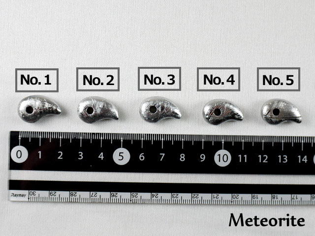メテオライトの勾玉　20ミリ　【mt-0069-meteorite】