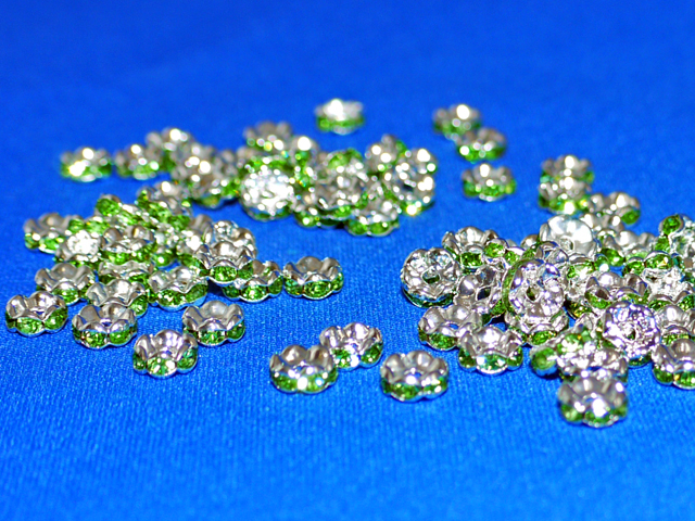 ロンデル６ミリ　ライトグリーン　粒売り 【メール便可】