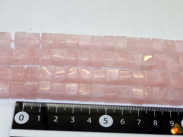 ローズクオーツ（紅水晶）　キューブ　8ミリ×8ミリ