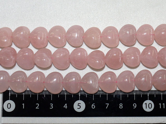 ローズクオーツ（紅水晶）　ハート型　15ミリ×13ミリ×10ミリ