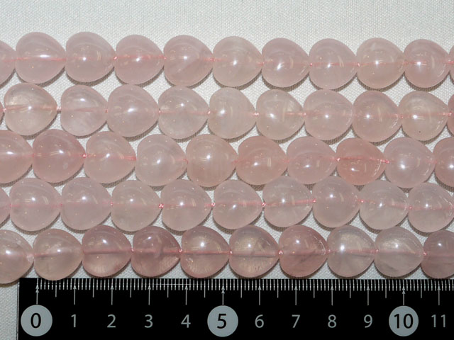 ローズクオーツ（紅水晶）　ハート型　14ミリ×13ミリ×8ミリ