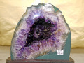 【破格SALE！半額以下！】アメジスト原石台付　5.7ｋｇ（台込）　サイズ（約）縦20ｃｍ横20ｃｍ奥行11ｃｍ