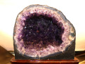 【破格SALE！半額以下！】アメジスト原石台付　7.5ｋｇ（台込）　サイズ（約）縦22ｃｍ横25ｃｍ奥行14ｃｍ