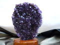 【半額SALE】アメジスト原石台付　2.26ｋｇ（台込）　サイズ（約）縦25ｃｍ横18ｃｍ奥行5ｃｍ
