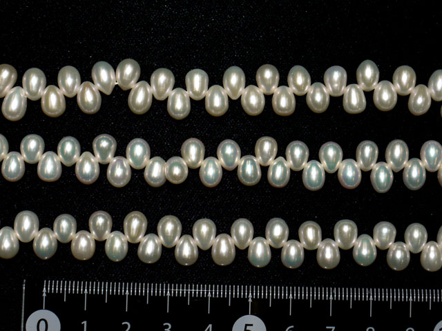淡水パール(白）　8ミリ×5ミリ　端貫通