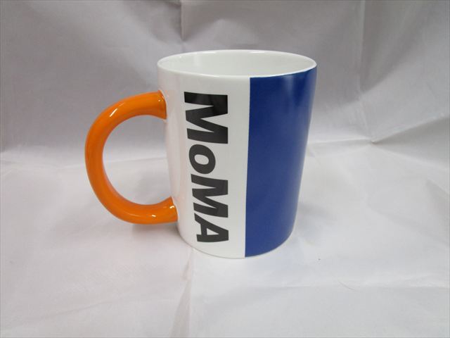 MoMA限定 ロゴ マグカップ (ニューヨーク近代美術館 The Museum of Modern Art) 10オンス(約295ml)セラミック マグ　青/オレンジ