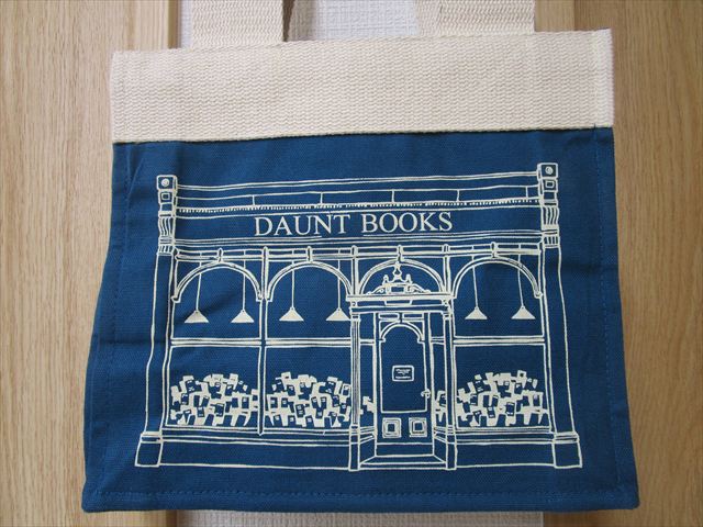 ドーントブックス(Daunt Books)トートバッグ小(両面同一柄）（ロンドンの書店）世界で最も美しい本屋さん（藍色）コットン・イン・コンバージョン素材インド製LO64