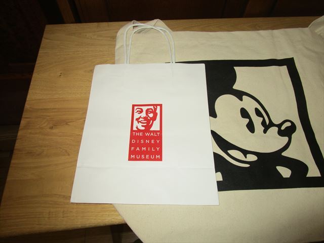 ミッキーマウス ショルダーバッグ(メッセンジャーバッグ）（ウォルト