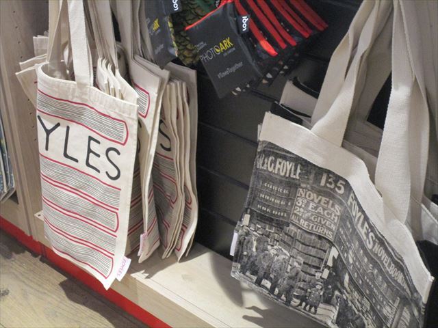本好きでおしゃれな貴方に●イギリス発●FOYLES●トートバッグ 本好きでおしゃれな貴方に○イギリス発○FOYLES○トートバッグ